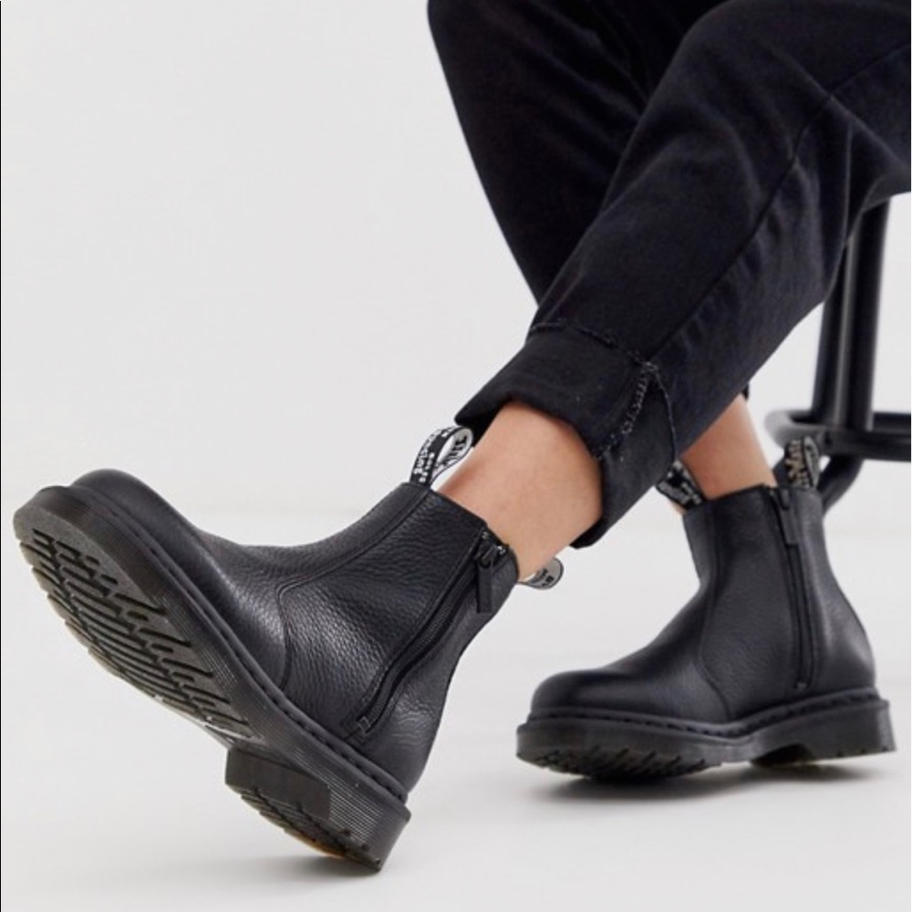 NWOT Dr. Martens 2976 Aunt Sally Ankle Boots